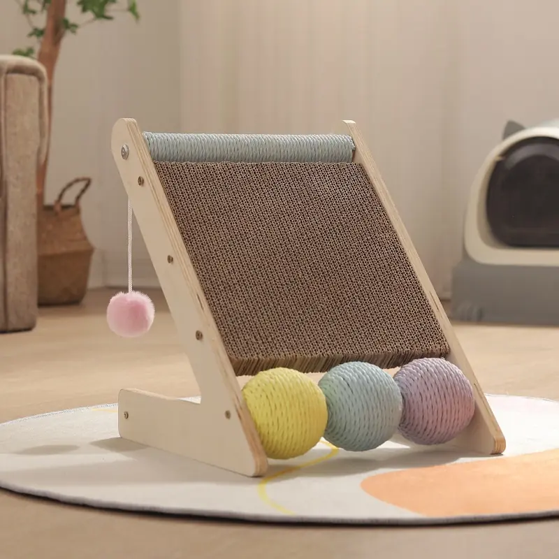 Griffoir d'angle en carton avec balles pour chat